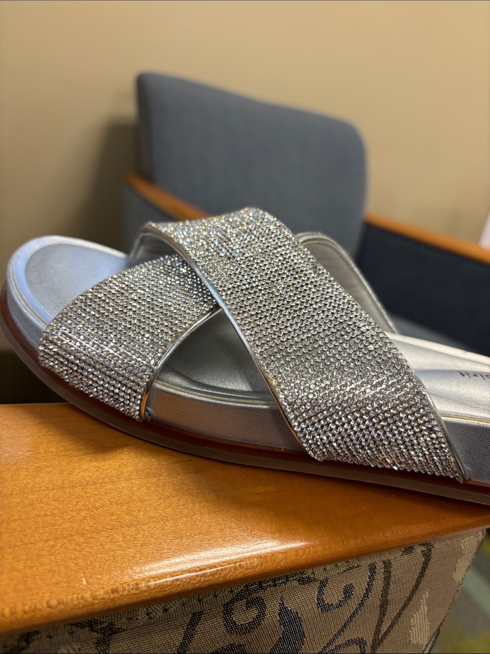 NWT Easy Spirit SEJUDYs Glittering Silver Slip On Sandals Criss Cross Straps 8.5 - Picture 14 of 16